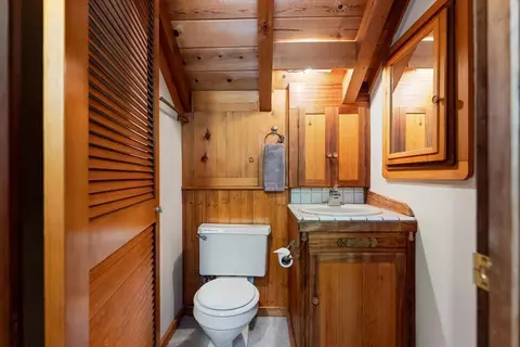 Bath - 3719 Summit Dr, Mount Shasta, CA 96067 photo 6 of 6