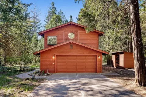 Exterior - 3719 Summit Dr, Mount Shasta, CA 96067 photo 5 of 9