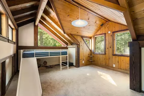 Bedroom - 3719 Summit Dr, Mount Shasta, CA 96067 photo 5 of 5