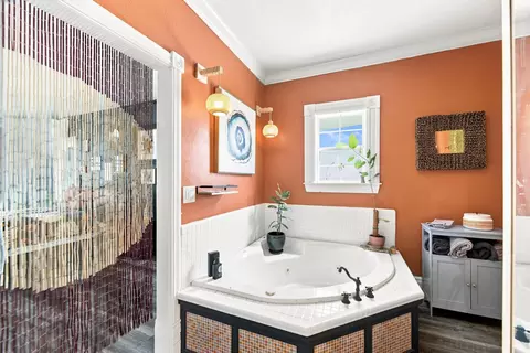 Bath - 1138 Washington St, Red Bluff, CA 96080 photo 2 of 3