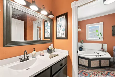 Bath - 1138 Washington St, Red Bluff, CA 96080 photo 1 of 3