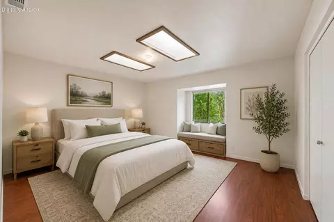 Bedroom - 10618 Old Oregon Trl, Redding, CA 96003 photo 3 of 6