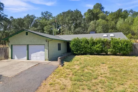 Exterior - 10618 Old Oregon Trl, Redding, CA 96003 photo 3 of 13