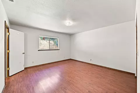 Bedroom - 10618 Old Oregon Trl, Redding, CA 96003 photo 5 of 6