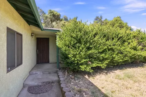 Exterior - 10618 Old Oregon Trl, Redding, CA 96003 photo 4 of 13