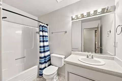 Bath - 10618 Old Oregon Trl, Redding, CA 96003 photo 1 of 2