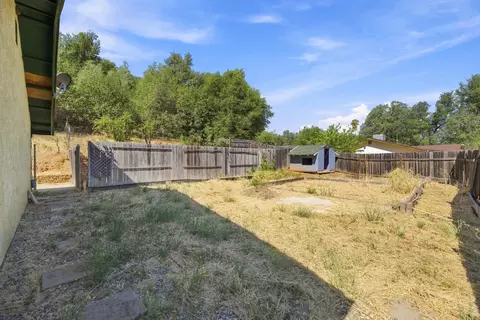 Exterior - 10618 Old Oregon Trl, Redding, CA 96003 photo 12 of 13