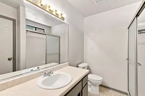 Bath - 10618 Old Oregon Trl, Redding, CA 96003 photo 2 of 2
