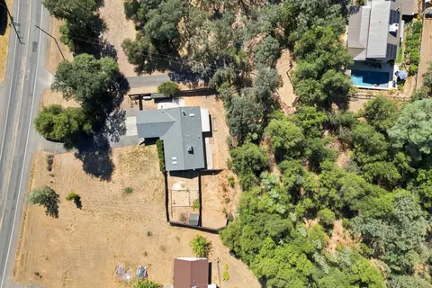 View/Area - 10618 Old Oregon Trl, Redding, CA 96003 photo 3 of 4