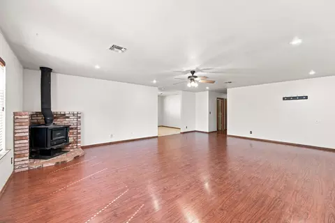 Living - 10618 Old Oregon Trl, Redding, CA 96003 photo 4 of 4