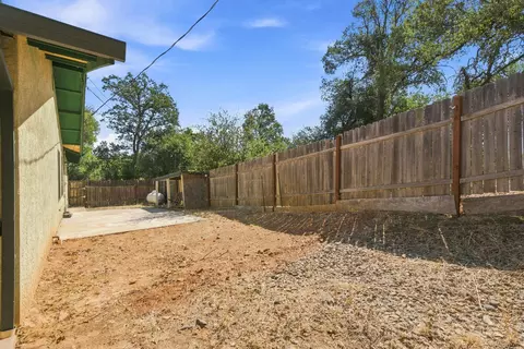 Exterior - 10618 Old Oregon Trl, Redding, CA 96003 photo 8 of 13