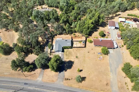 View/Area - 10618 Old Oregon Trl, Redding, CA 96003 photo 2 of 4