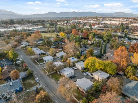 View/Area - 1064 Hawthorne Ave, Redding, CA 96002 photo 3 of 10