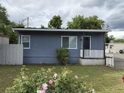 Exterior - 1064 Hawthorne Ave, Redding, CA 96002 photo 2 of 2
