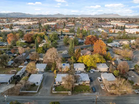 View/Area - 1064 Hawthorne Ave, Redding, CA 96002 photo 2 of 10