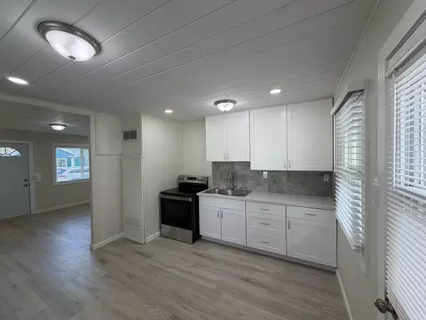 Kitchen - 1064 Hawthorne Ave, Redding, CA 96002 photo 3 of 3