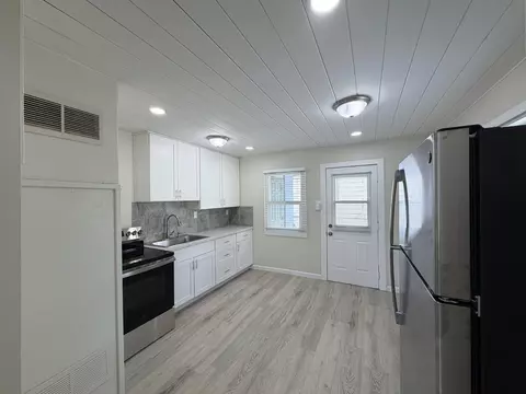 Kitchen - 1064 Hawthorne Ave, Redding, CA 96002 photo 1 of 3