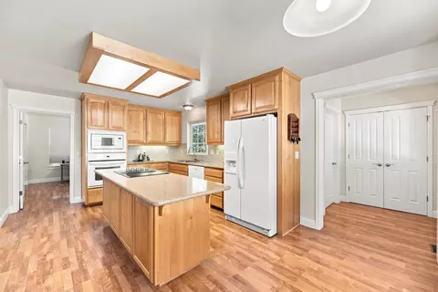 Kitchen - 2995 Goose Ranch Rd, Lewiston, CA 96052 photo 2 of 3