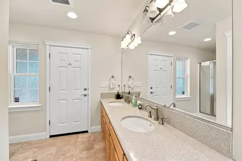 Bath - 2995 Goose Ranch Rd, Lewiston, CA 96052 photo 2 of 3