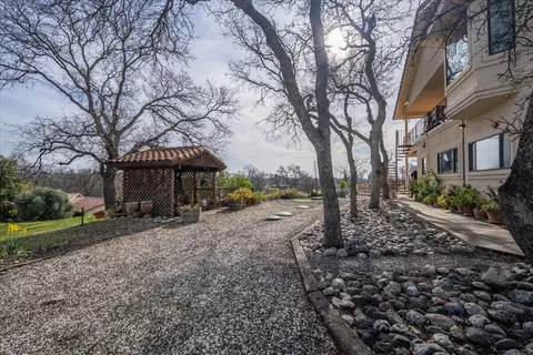 Exterior - 22560 Adobe Rd, Red Bluff, CA 96080 photo 7 of 10