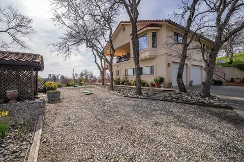 Exterior - 22560 Adobe Rd, Red Bluff, CA 96080 photo 8 of 10