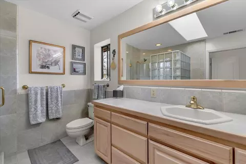 Bath - 22560 Adobe Rd, Red Bluff, CA 96080 photo 1 of 3