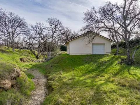 Exterior - 22560 Adobe Rd, Red Bluff, CA 96080 photo 9 of 10