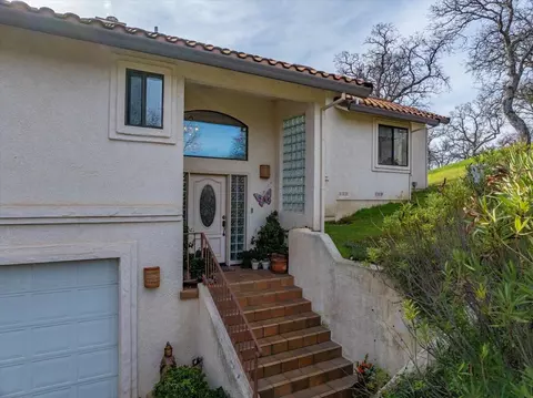 Exterior - 22560 Adobe Rd, Red Bluff, CA 96080 photo 3 of 10