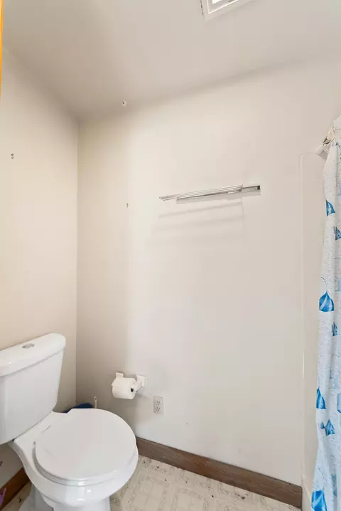 Bath - 22611 Adobe Rd, Red Bluff, CA 96080 photo 10 of 10