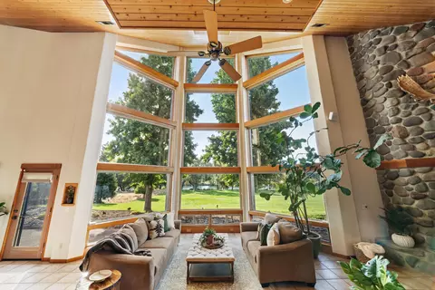 Living - 22611 Adobe Rd, Red Bluff, CA 96080 photo 5 of 9