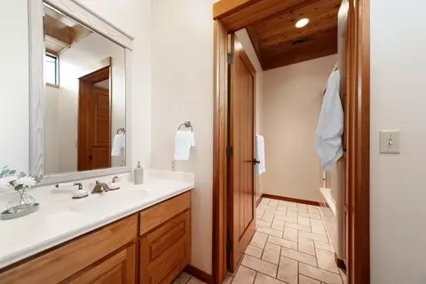 Bath - 22611 Adobe Rd, Red Bluff, CA 96080 photo 6 of 10