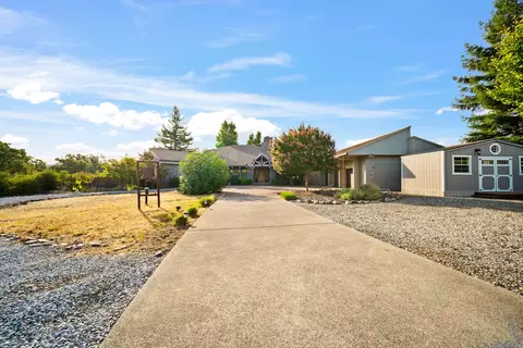 Exterior - 22611 Adobe Rd, Red Bluff, CA 96080 photo 9 of 10