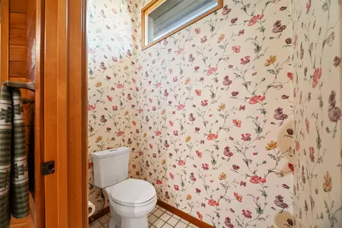 Bath - 22611 Adobe Rd, Red Bluff, CA 96080 photo 5 of 10