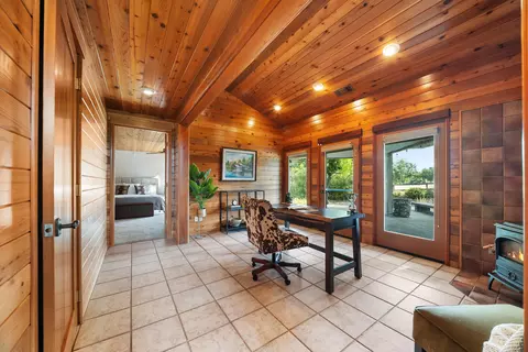 Entry Way - 22611 Adobe Rd, Red Bluff, CA 96080 photo 3 of 5
