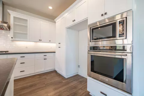 Kitchen - 3886 Colby Trl, Redding, CA 96002 photo 3 of 5