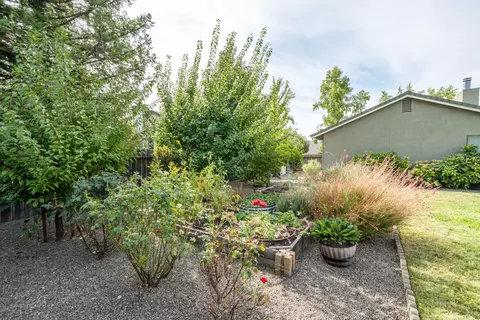 Exterior - 2238 Cilantro Dr, Redding, CA 96003 photo 7 of 8