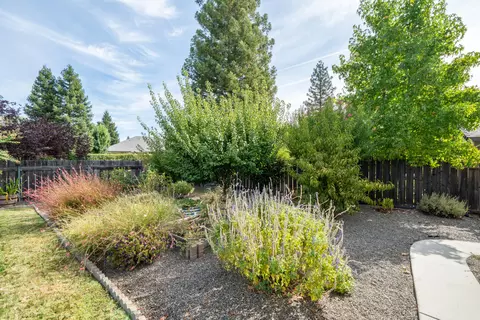 Exterior - 2238 Cilantro Dr, Redding, CA 96003 photo 6 of 8