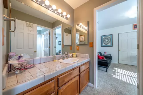 Bath - 2238 Cilantro Dr, Redding, CA 96003 photo 3 of 3