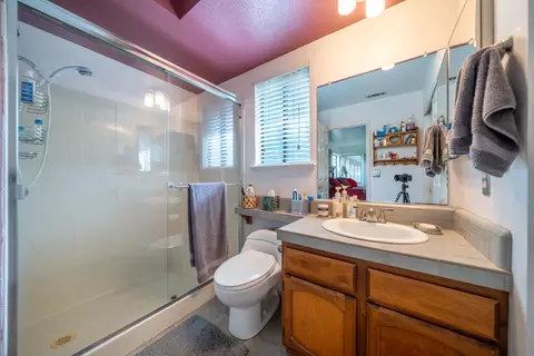 Bath - 2238 Cilantro Dr, Redding, CA 96003 photo 1 of 3