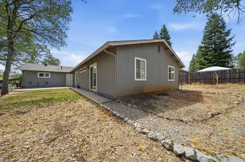 Exterior - 3307 Billings Dr, Redding, CA 96002 photo 5 of 7