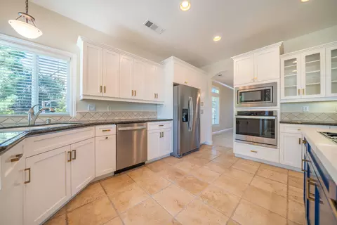 Kitchen - 3183 Colombard Walk, Redding, CA 96001 photo 3 of 6