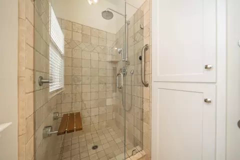 Bath - 3183 Colombard Walk, Redding, CA 96001 photo 4 of 5