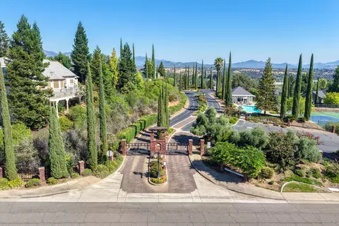 View/Area - 3183 Colombard Walk, Redding, CA 96001 photo 5 of 6