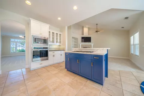 Kitchen - 3183 Colombard Walk, Redding, CA 96001 photo 5 of 6