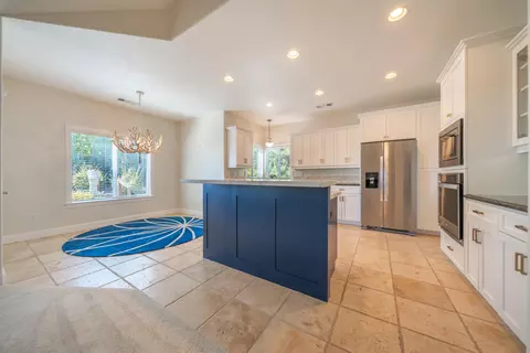 Kitchen - 3183 Colombard Walk, Redding, CA 96001 photo 4 of 6
