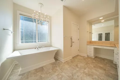 Bath - 3183 Colombard Walk, Redding, CA 96001 photo 3 of 5