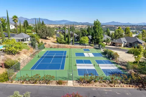 View/Area - 3183 Colombard Walk, Redding, CA 96001 photo 2 of 6