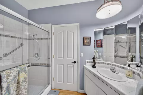 Bath - 2359 El Vista St, Redding, CA 96002 photo 1 of 6