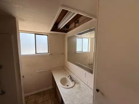 Bath - 20950 Heston Ln, Redding, CA 96003 photo 2 of 2