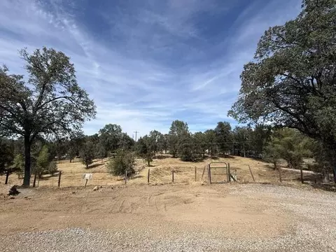 Exterior - 20950 Heston Ln, Redding, CA 96003 photo 9 of 14